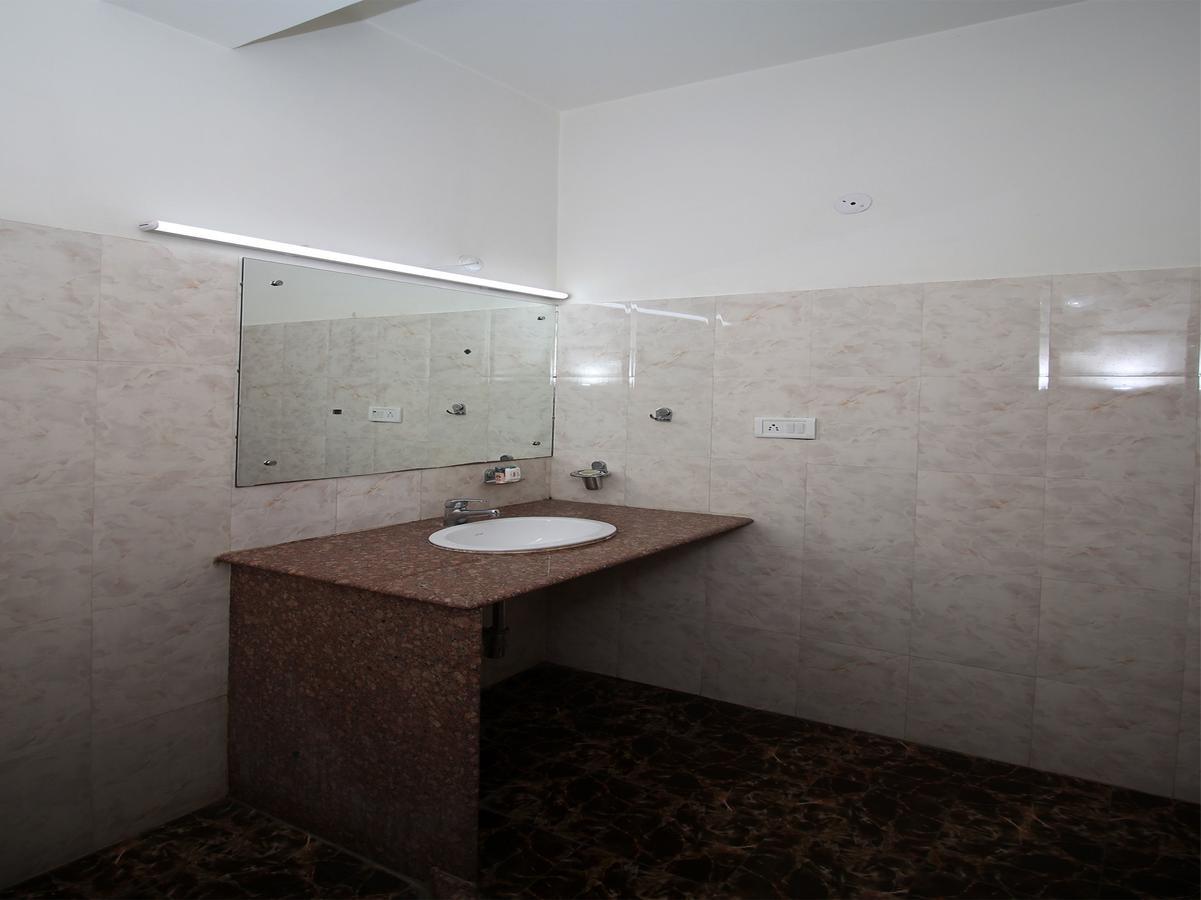 Oyo 1143 Hotel Rdb Palace 자이푸르 외부 사진
